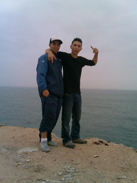 les amis reda et pedro dance la ( corniche ) de safi